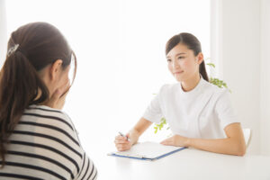 女性は歯周病リスクが高い？特に注意したい時期とは